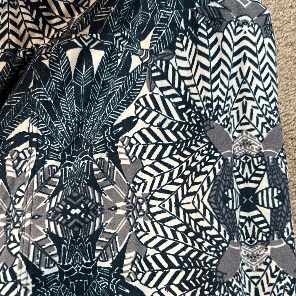 LuLaRoe Blue and White Patterned Leggings - Picture 3 of 3